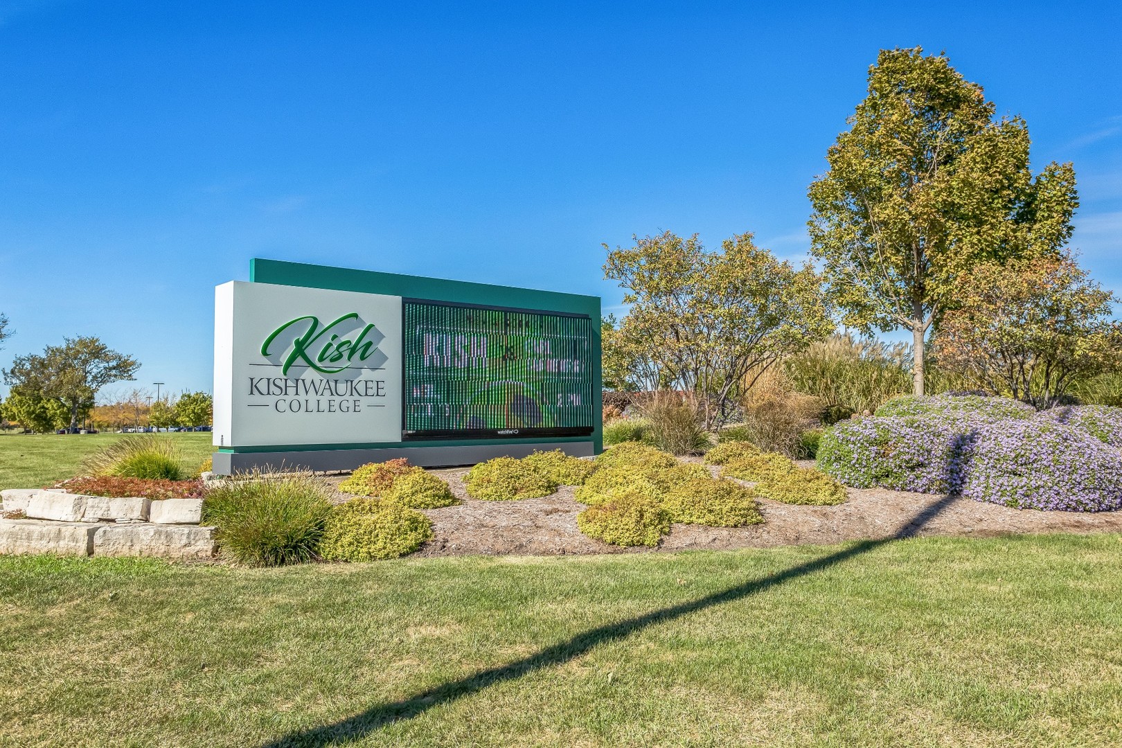 778 Waters Ridge Boulevard Malta, IL 60150 - Photo 9 of 11 a view of a sign board with a big yard