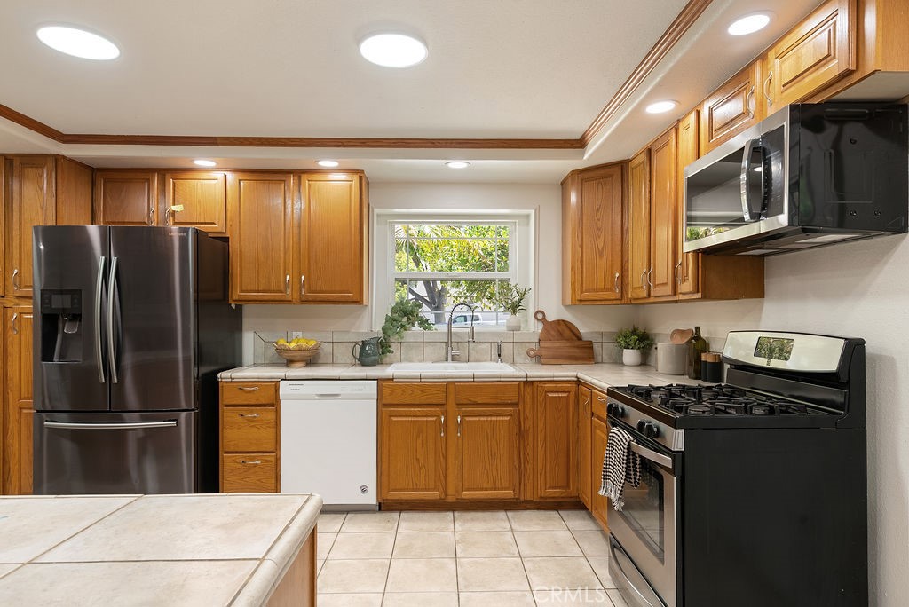 3920 Melody Lane Riverside, CA 92504 - Photo 6 of 39