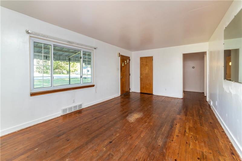 38 Michael Road Russellton, PA 15076 - Photo 7 of 19 Living area off of the main entry
