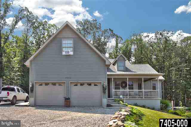 7532 Lacey Ln Spring Grove Pa Spring Grove, PA 17362 - Photo 1 of 25