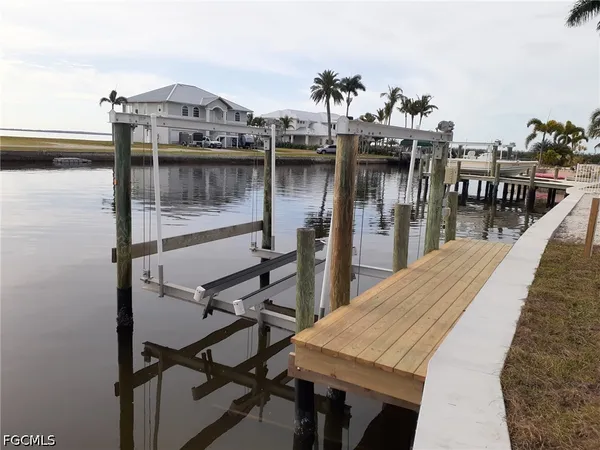 $4,500 | 2585 Third Street, Cape Coral, FL 33993