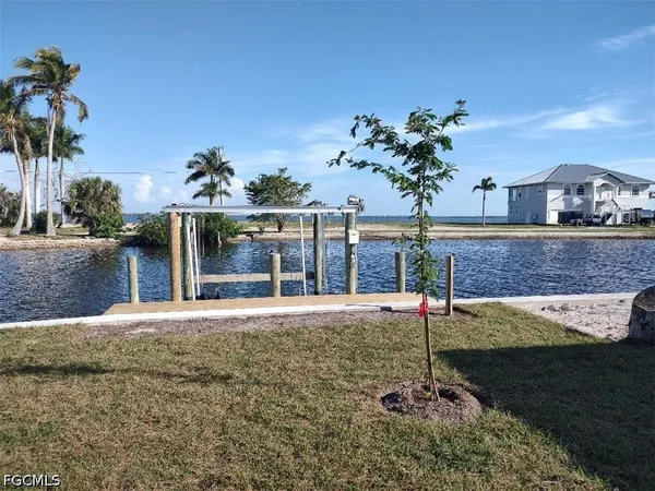 $4,500 | 2585 Third Street, Cape Coral, FL 33993