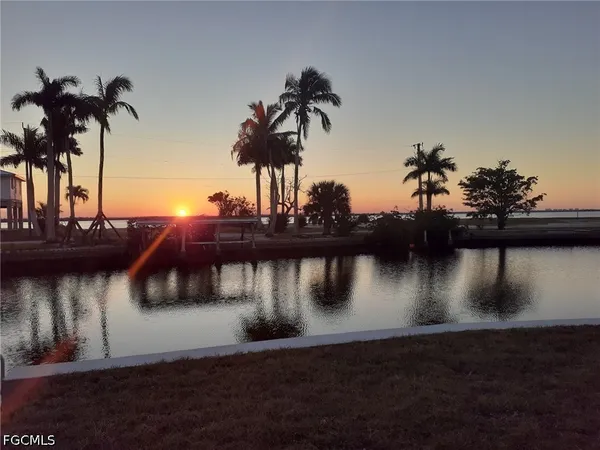 $4,500 | 2585 Third Street, Cape Coral, FL 33993