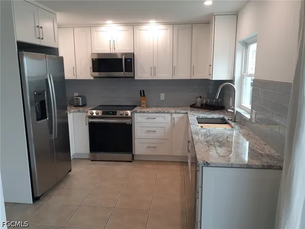 $4,500 | 2585 Third Street, Cape Coral, FL 33993