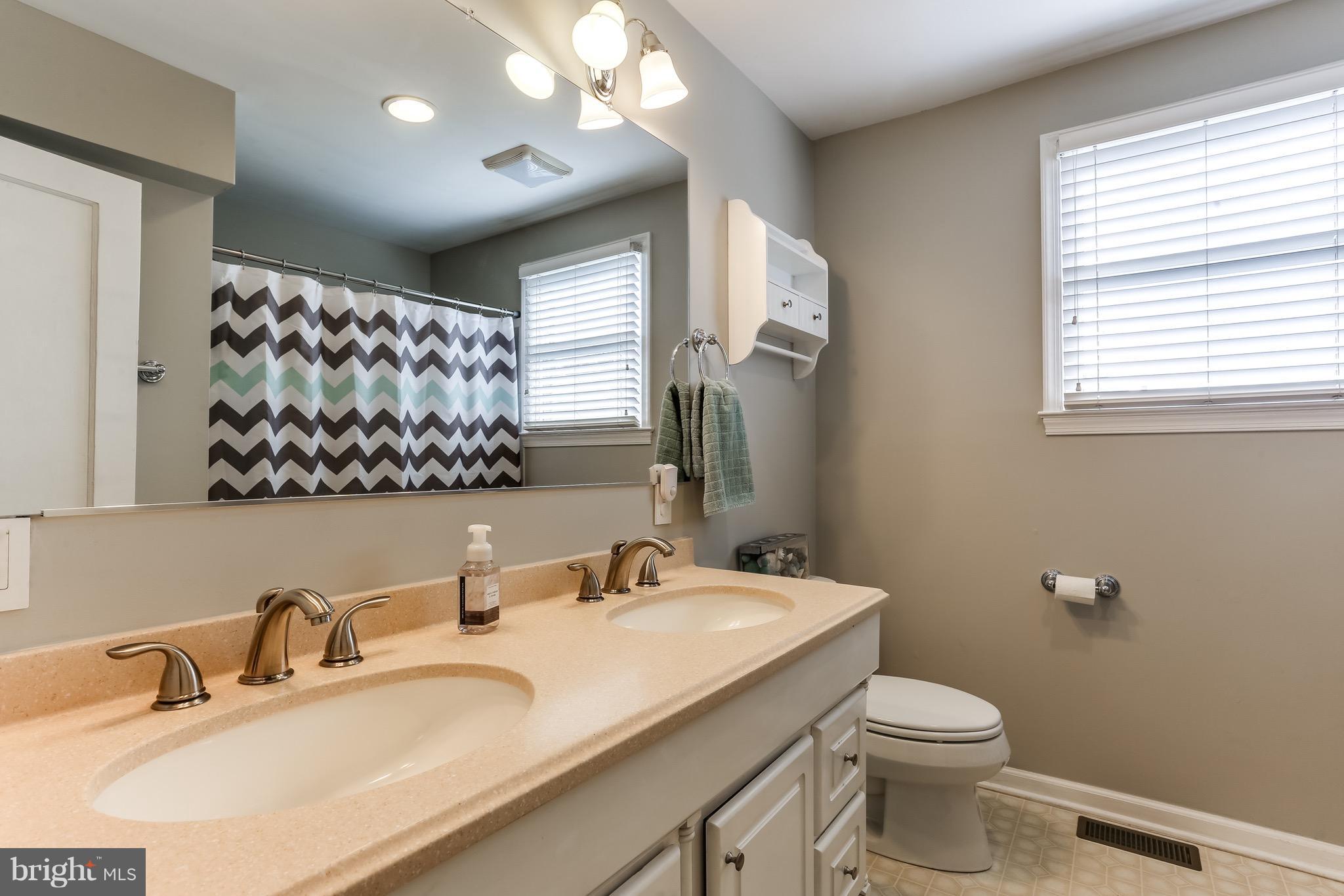 2015 Oakland Road Baltimore, MD 21220 - Photo 16 of 30 Main Floor Full Bathroom