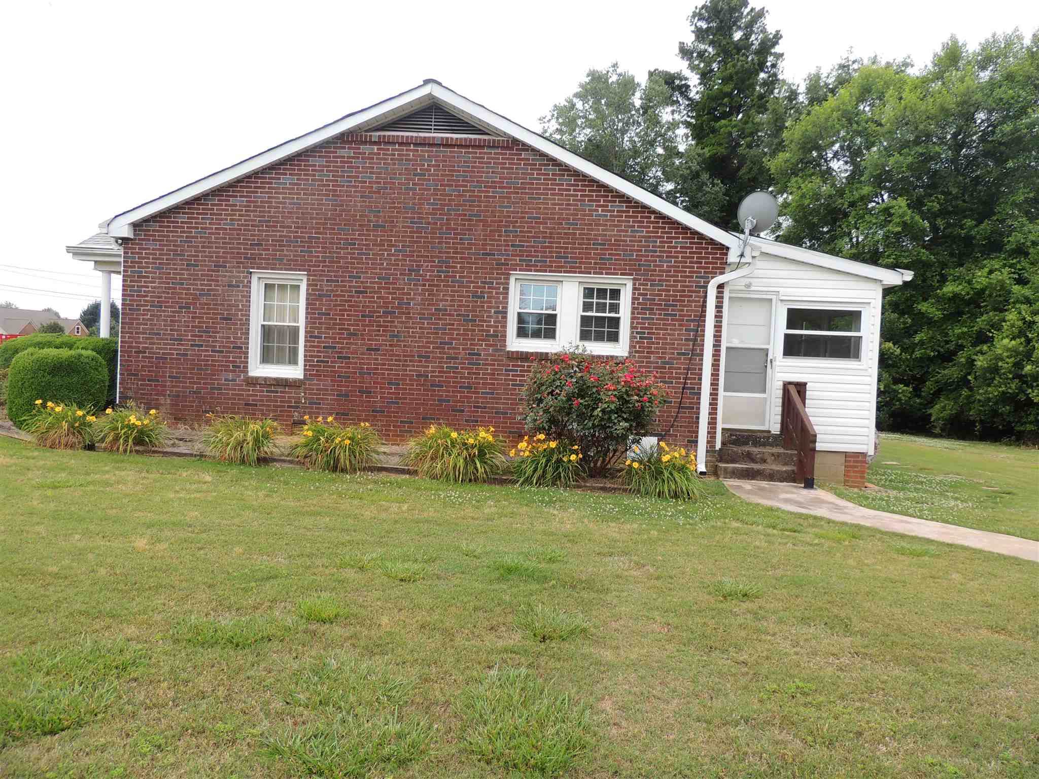 5741 Highway 357 Campobello, SC 29322 - Photo 2 of 20