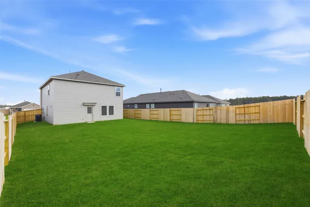 a view of a house with backyard and garden