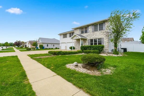$425,000 | 855 Magnolia Drive, Bourbonnais, IL 60914