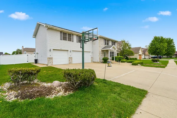 $425,000 | 855 Magnolia Drive, Bourbonnais, IL 60914
