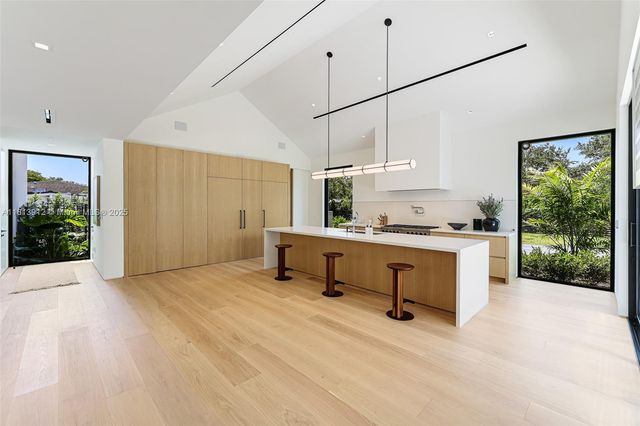 $15,660,000 | 4820 Southwest 86th Terrace, Miami, FL 33143