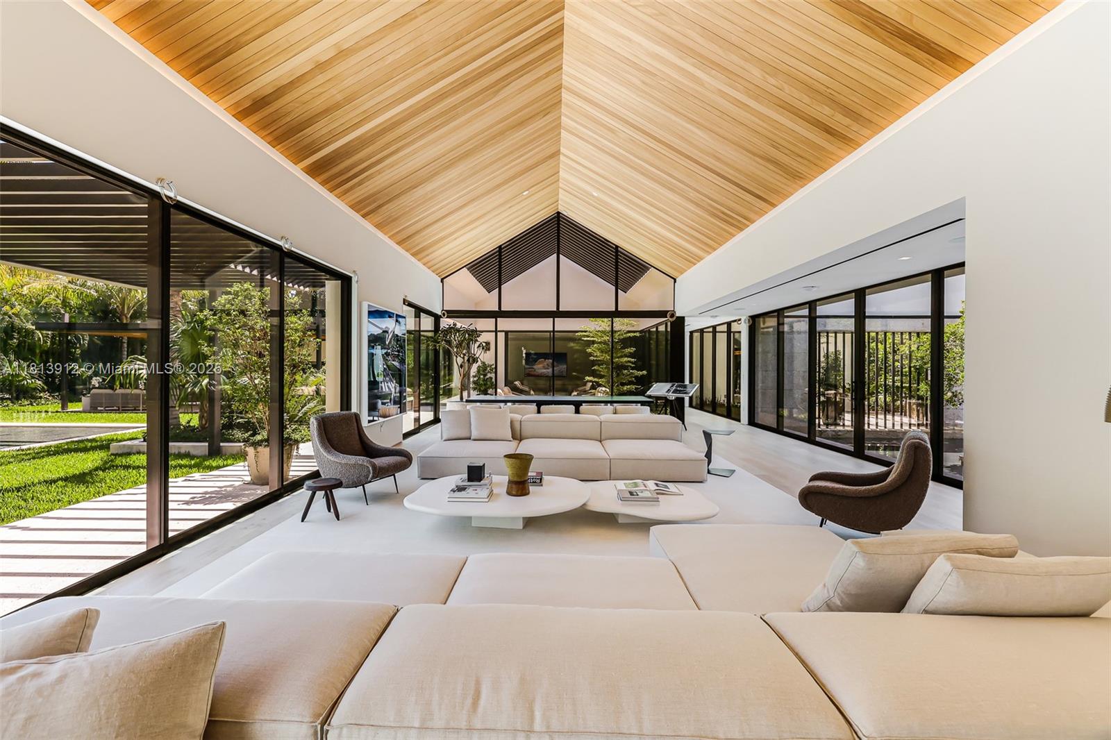 4820 Southwest 86th Terrace Miami, FL 33143 - Photo 7 of 26