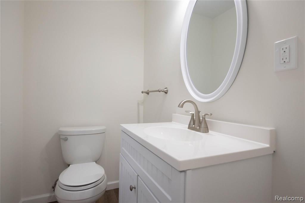 1699 Littlestone Road Grosse Pointe Woods, MI 48236 - Photo 25 of 54