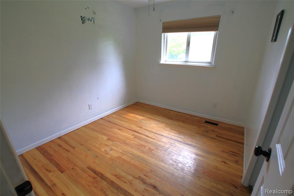6325 Clarkston Road Clarkston, MI 48346 - Photo 11 of 24