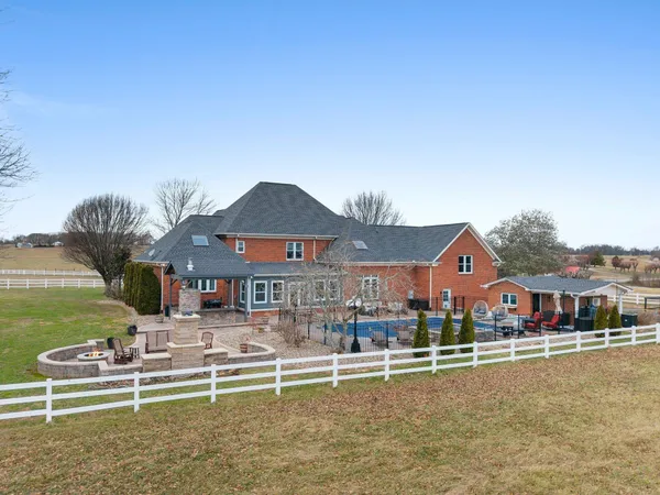 $1,075,000 | 1600 Oakdale Road, Westmoreland, TN 37186