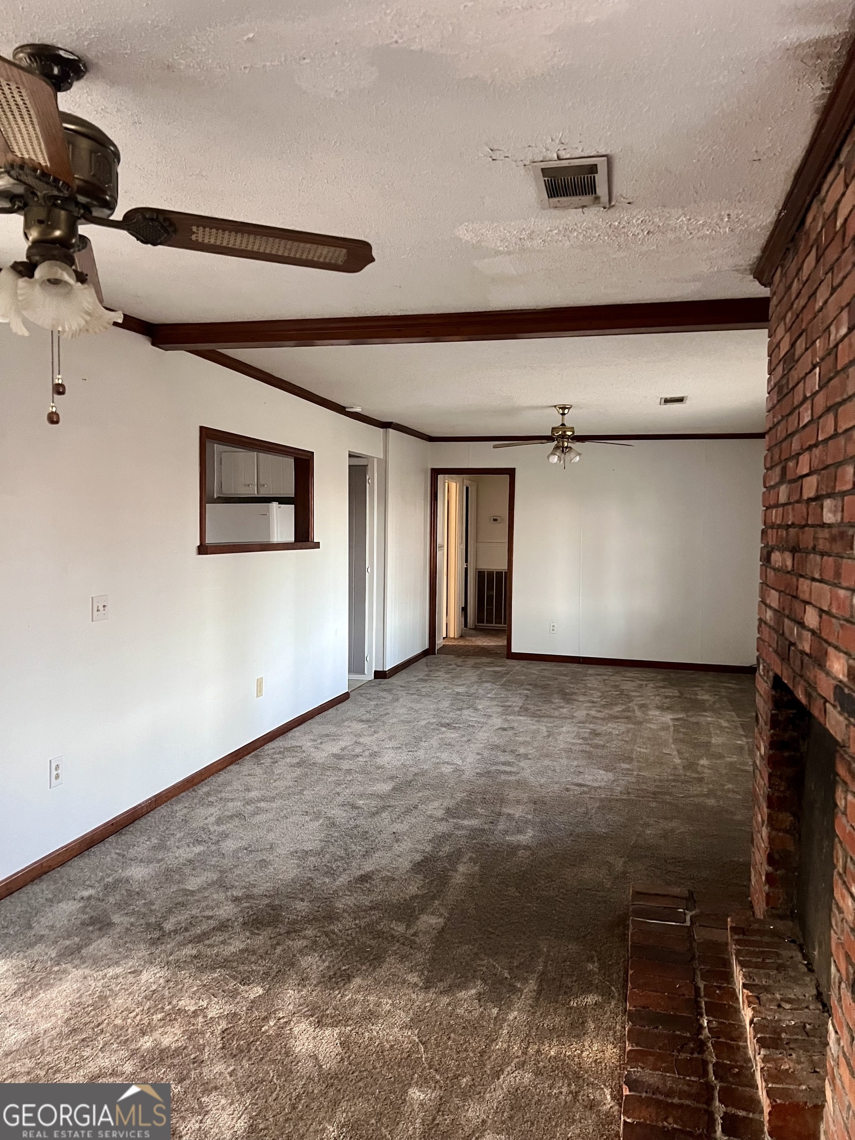 150 West P Lowery Road Eastman, GA 31023 - Photo 13 of 36 Living Room