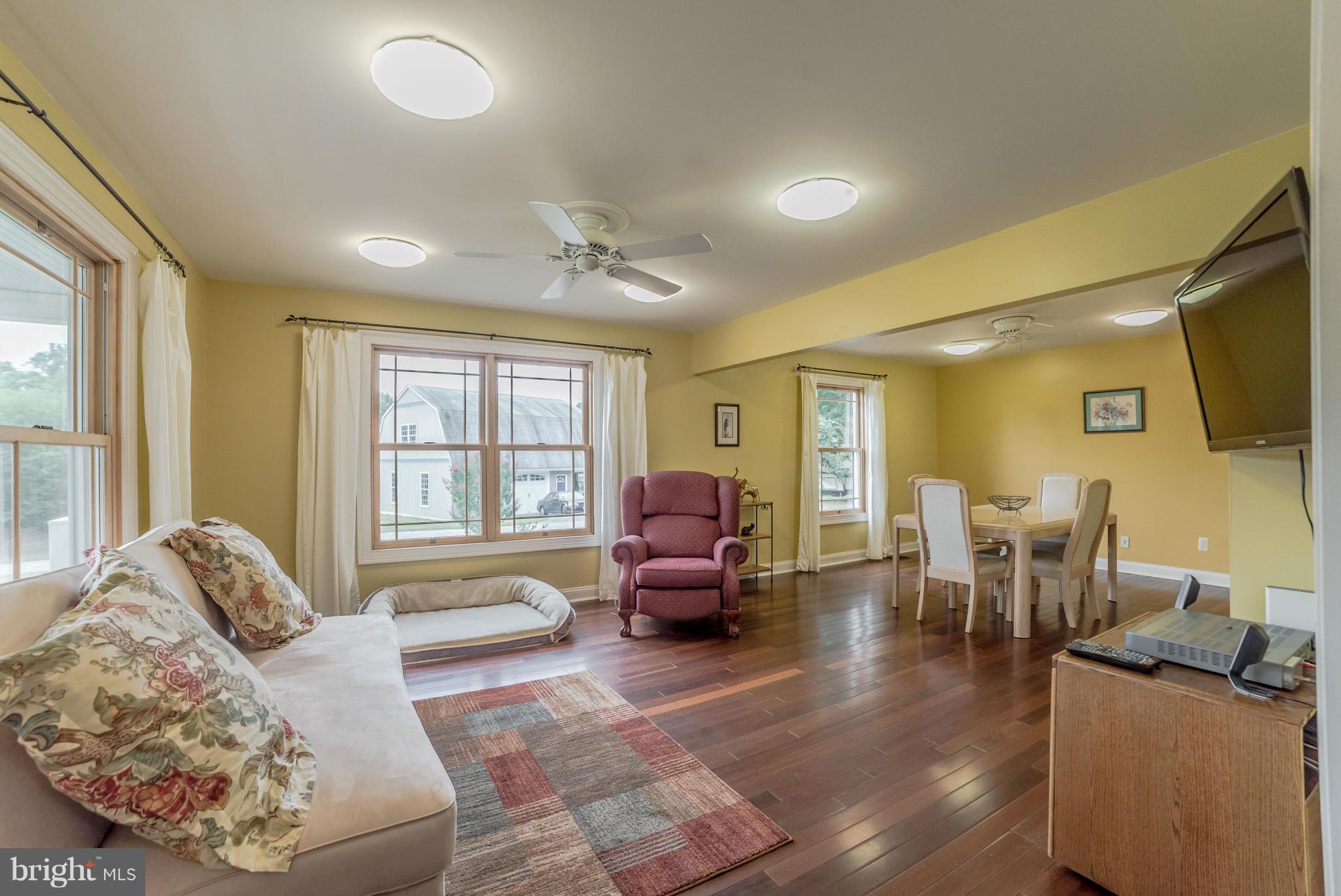 6128 Fishers Station Road Lothian, MD 20711 - Photo 9 of 30 Living Room