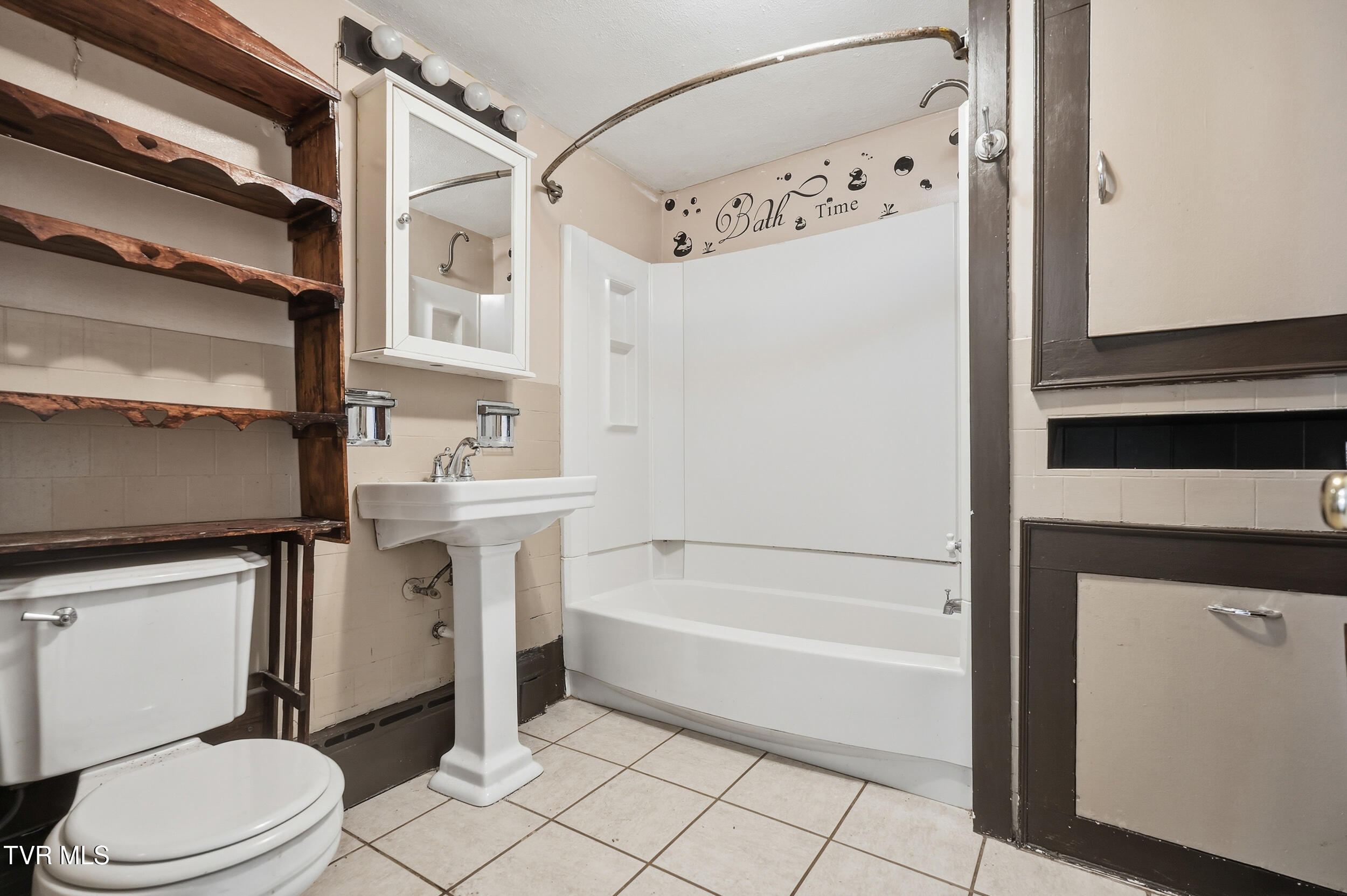 1736 Main Avenue Southwest Norton, VA 24273 - Photo 13 of 39 IMG_0956