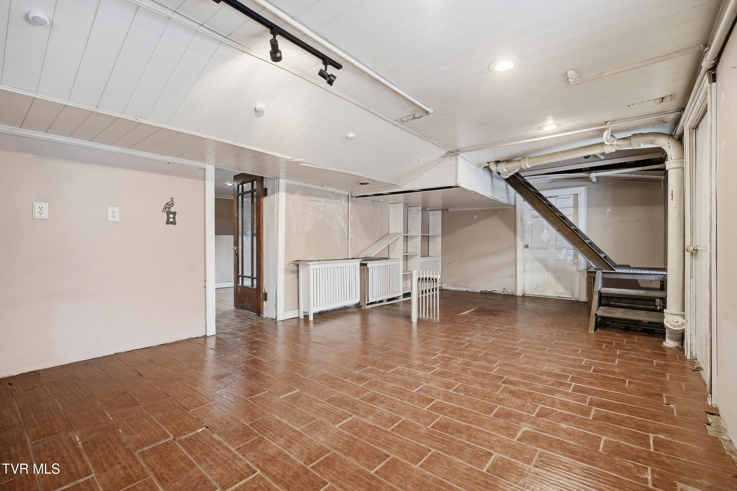 1736 Main Avenue Southwest Norton, VA 24273 - Photo 16 of 39 IMG_0959