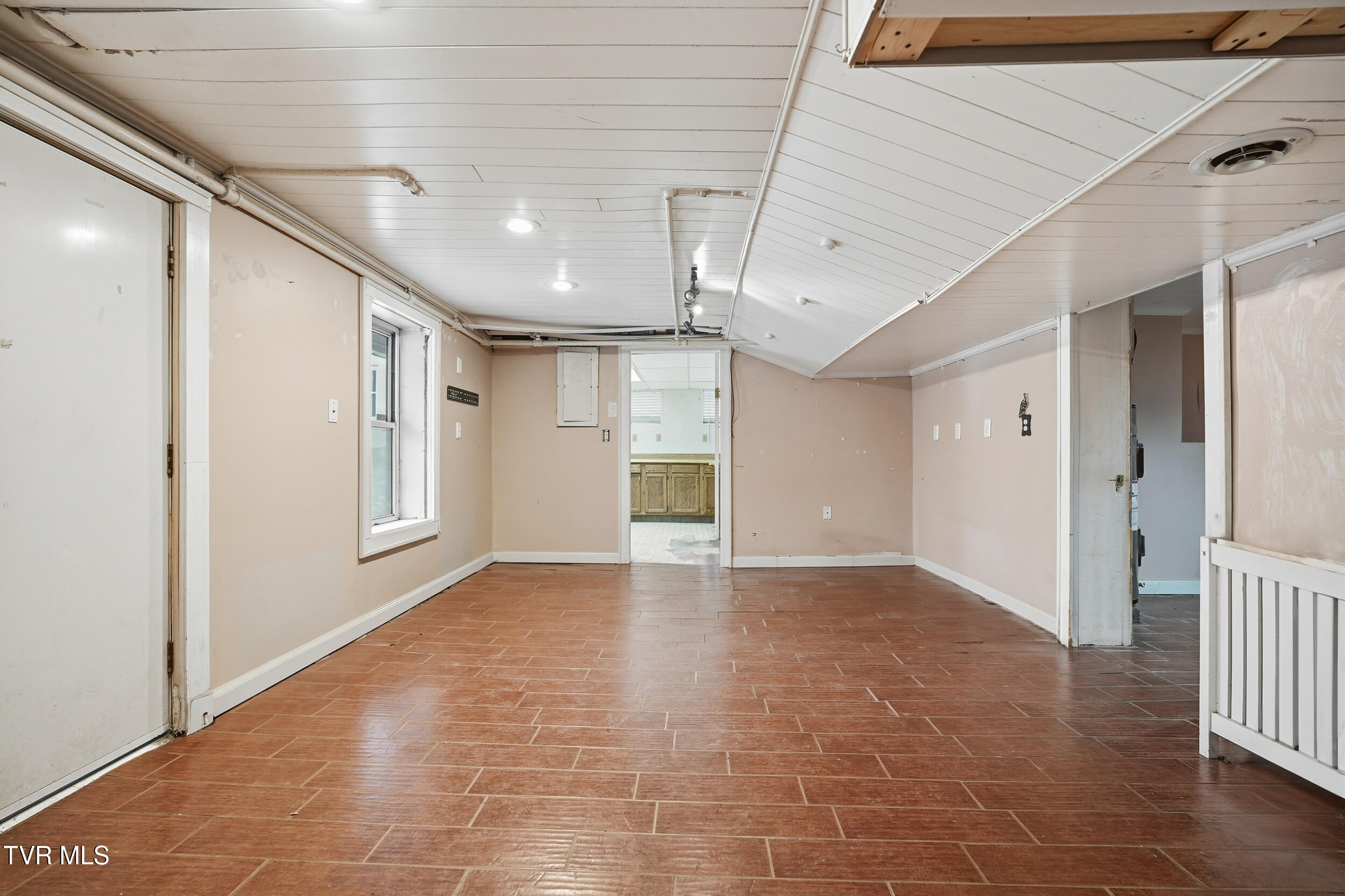 1736 Main Avenue Southwest Norton, VA 24273 - Photo 17 of 39 IMG_0960