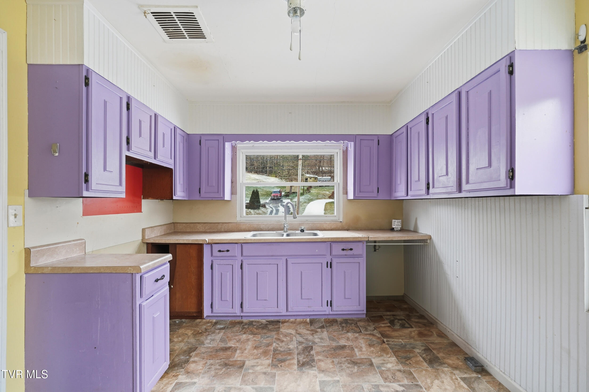 1736 Main Avenue Southwest Norton, VA 24273 - Photo 26 of 39 IMG_0969