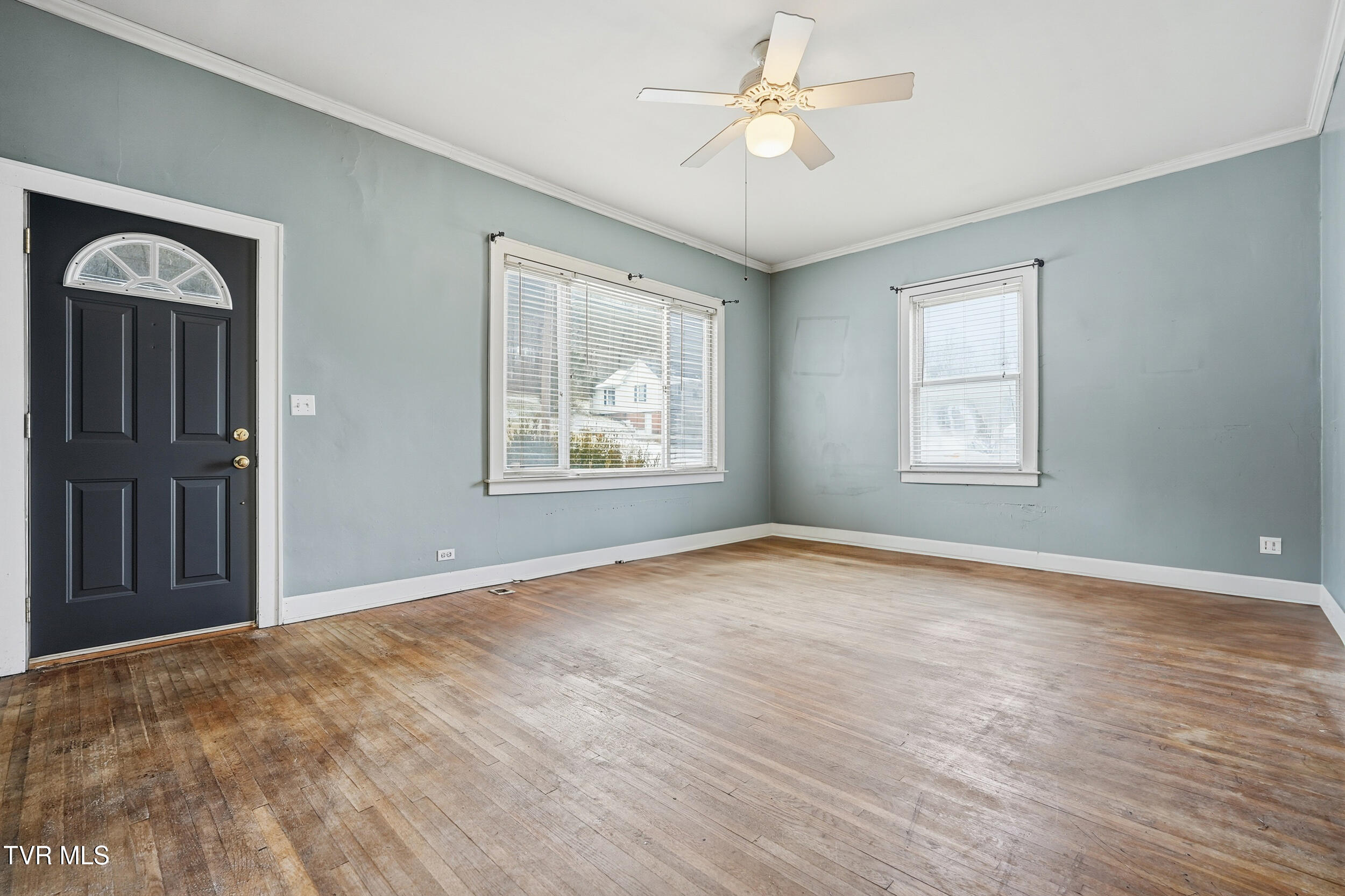 1736 Main Avenue Southwest Norton, VA 24273 - Photo 4 of 39 IMG_0947