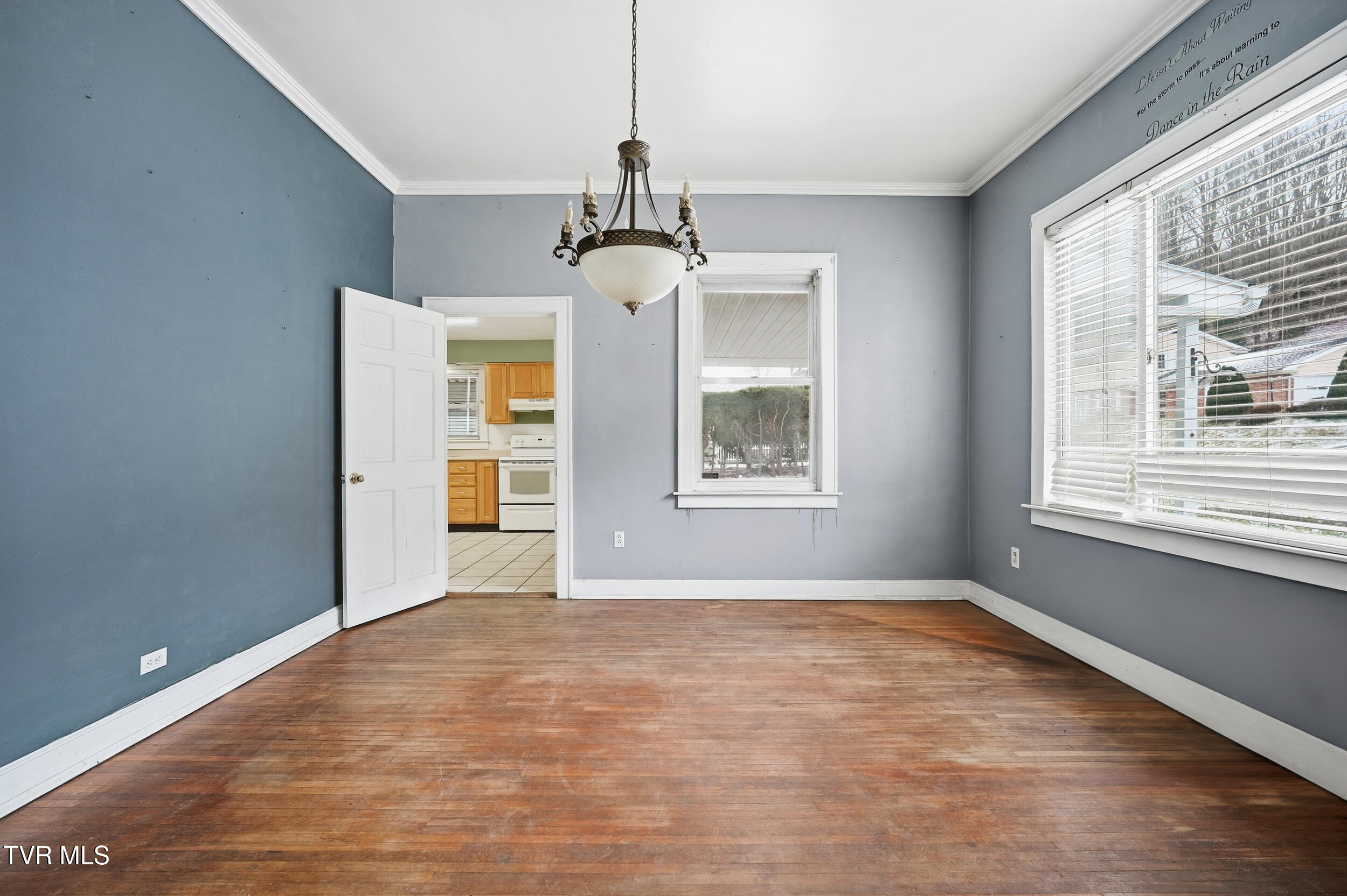 1736 Main Avenue Southwest Norton, VA 24273 - Photo 6 of 39 IMG_0949