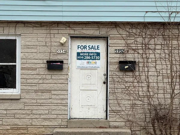$79,900 | 5952 North 61st Street, Milwaukee, WI 53218