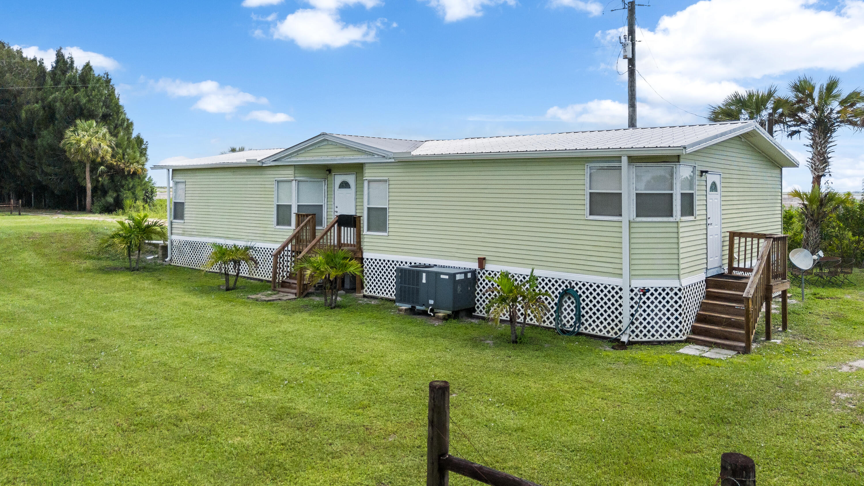 344 Pine Lane Clewiston, FL 33440 - Photo 2 of 43 DJI_20250830112102_0030_D