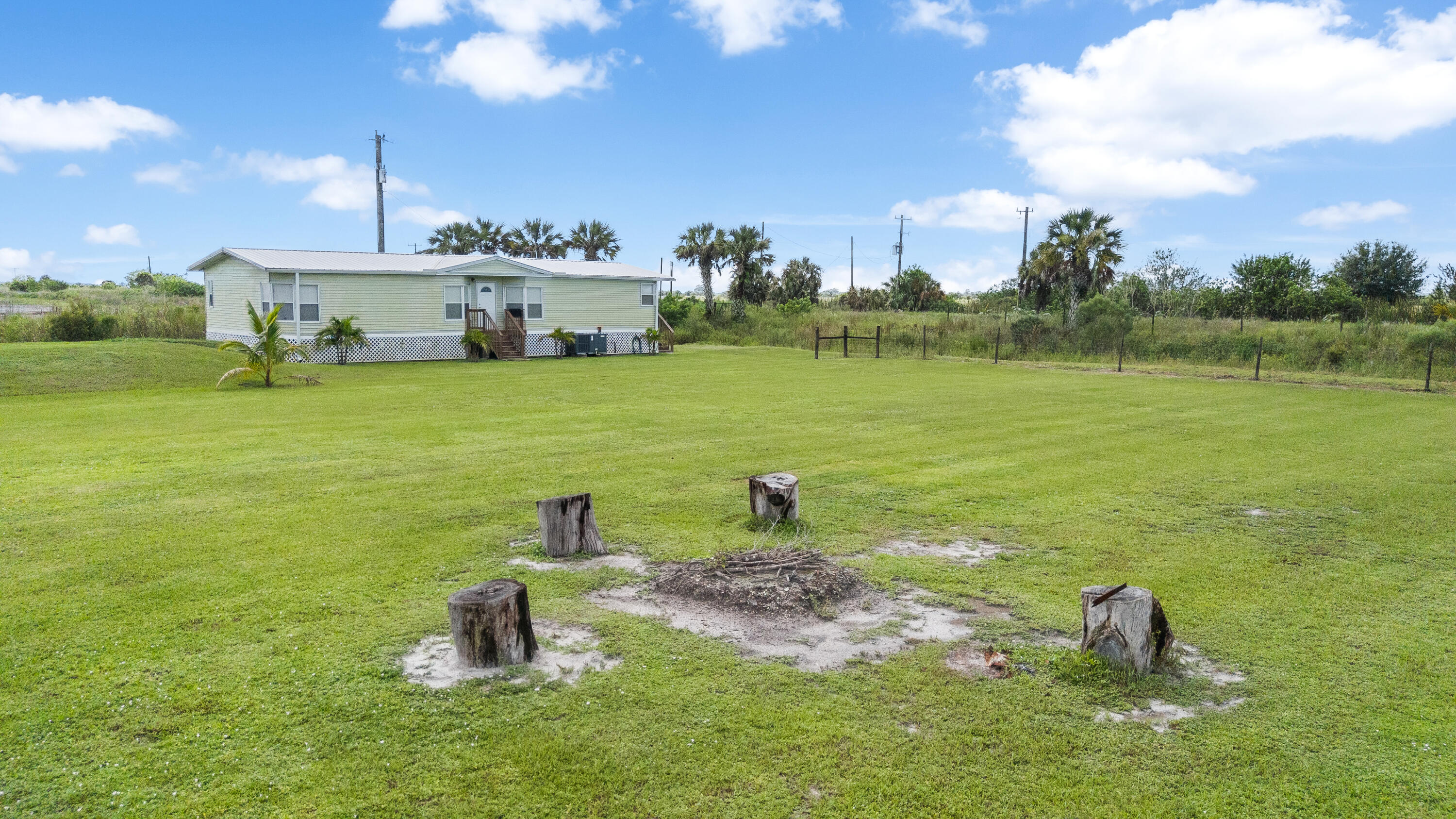 344 Pine Lane Clewiston, FL 33440 - Photo 37 of 43 DJI_20250830112216_0037_D