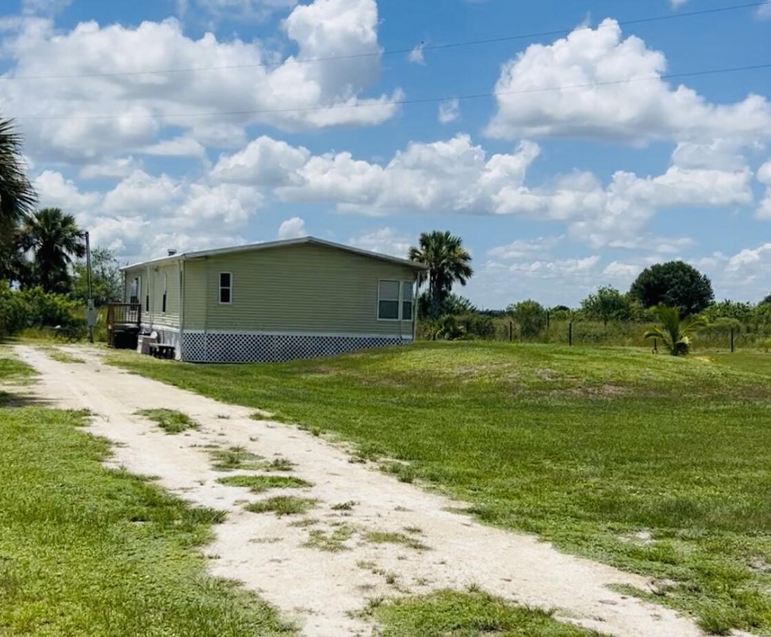 344 Pine Lane Clewiston, FL 33440 - Photo 43 of 43 Side of mobil home