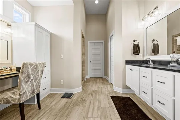 $735,000 | 10008 North Revere Court, Kansas City, MO 64154