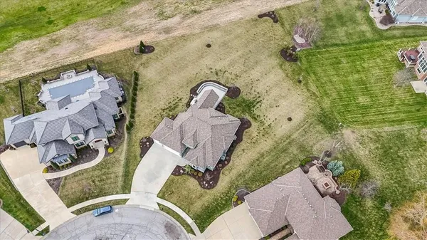 $735,000 | 10008 North Revere Court, Kansas City, MO 64154