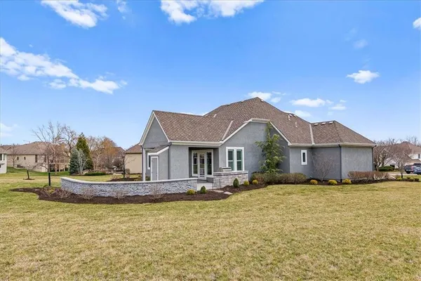 $735,000 | 10008 North Revere Court, Kansas City, MO 64154