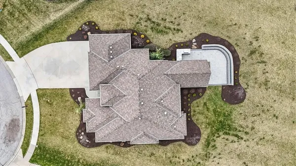 $735,000 | 10008 North Revere Court, Kansas City, MO 64154