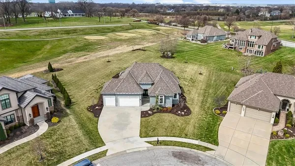 $735,000 | 10008 North Revere Court, Kansas City, MO 64154