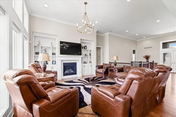 $735,000 | 10008 North Revere Court, Kansas City, MO 64154