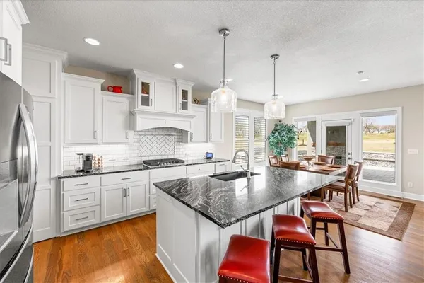 $735,000 | 10008 North Revere Court, Kansas City, MO 64154