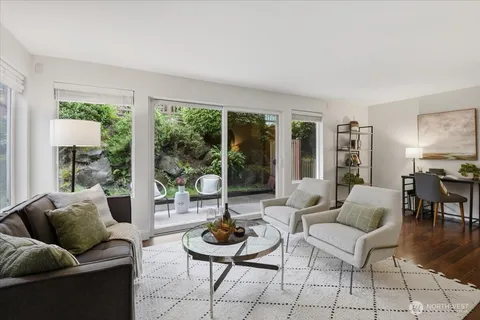$350,000 | 2552 14th Avenue West, Unit 203, Seattle, WA 98119