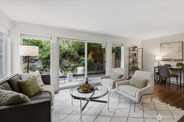 $350,000 | 2552 14th Avenue West, Unit 203, Seattle, WA 98119