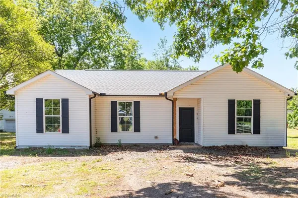 $268,000 | 410 South Fayetteville Street, Liberty, NC 27298