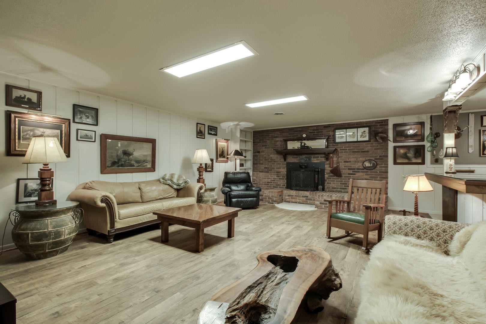 5433 Nickle Road Knoxville, TN 37921 - Photo 26 of 40 a living room with furniture and a flat screen tv