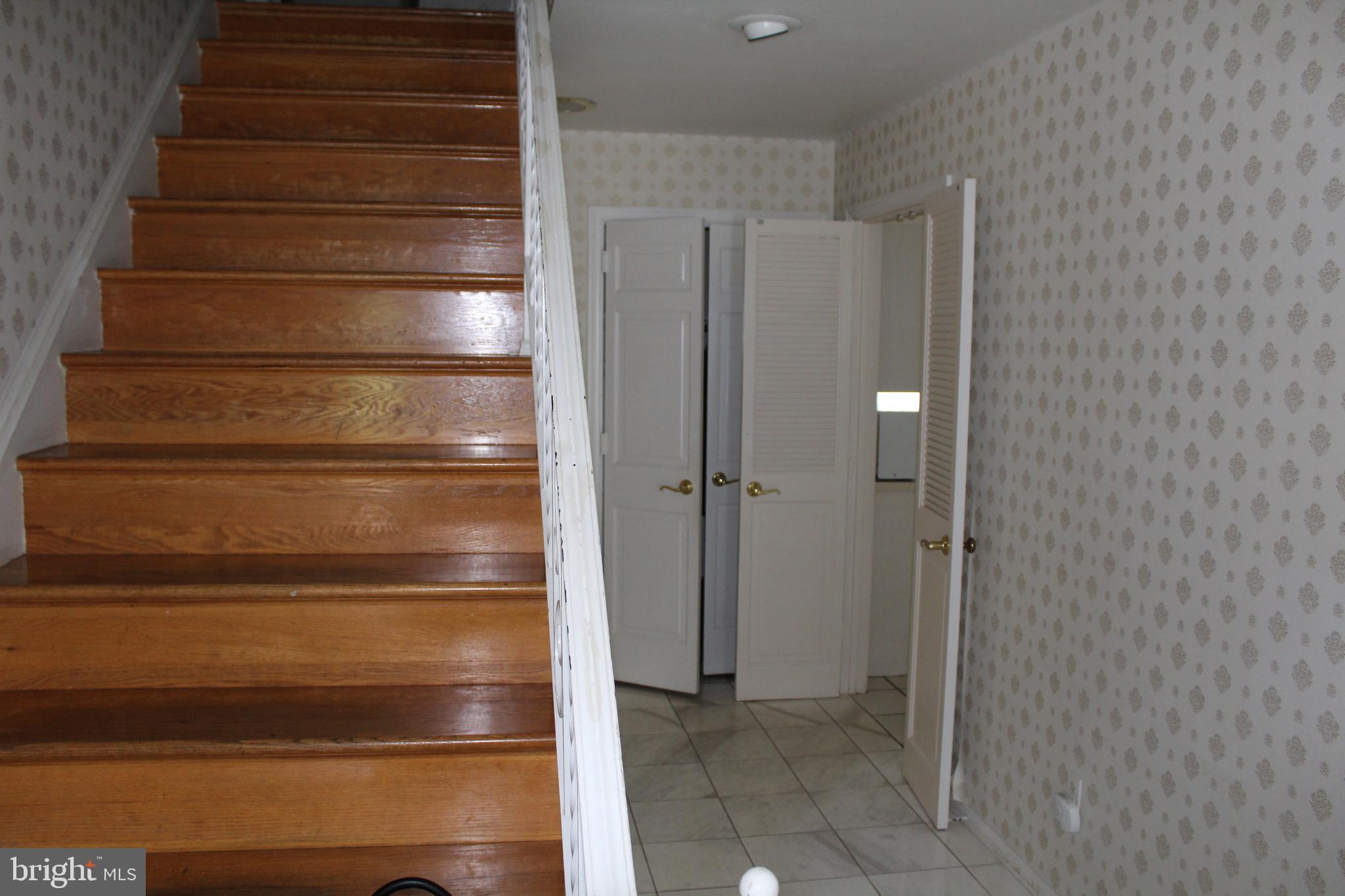 9519 Falls Road Potomac, MD 20854 - Photo 12 of 22 steps leading up