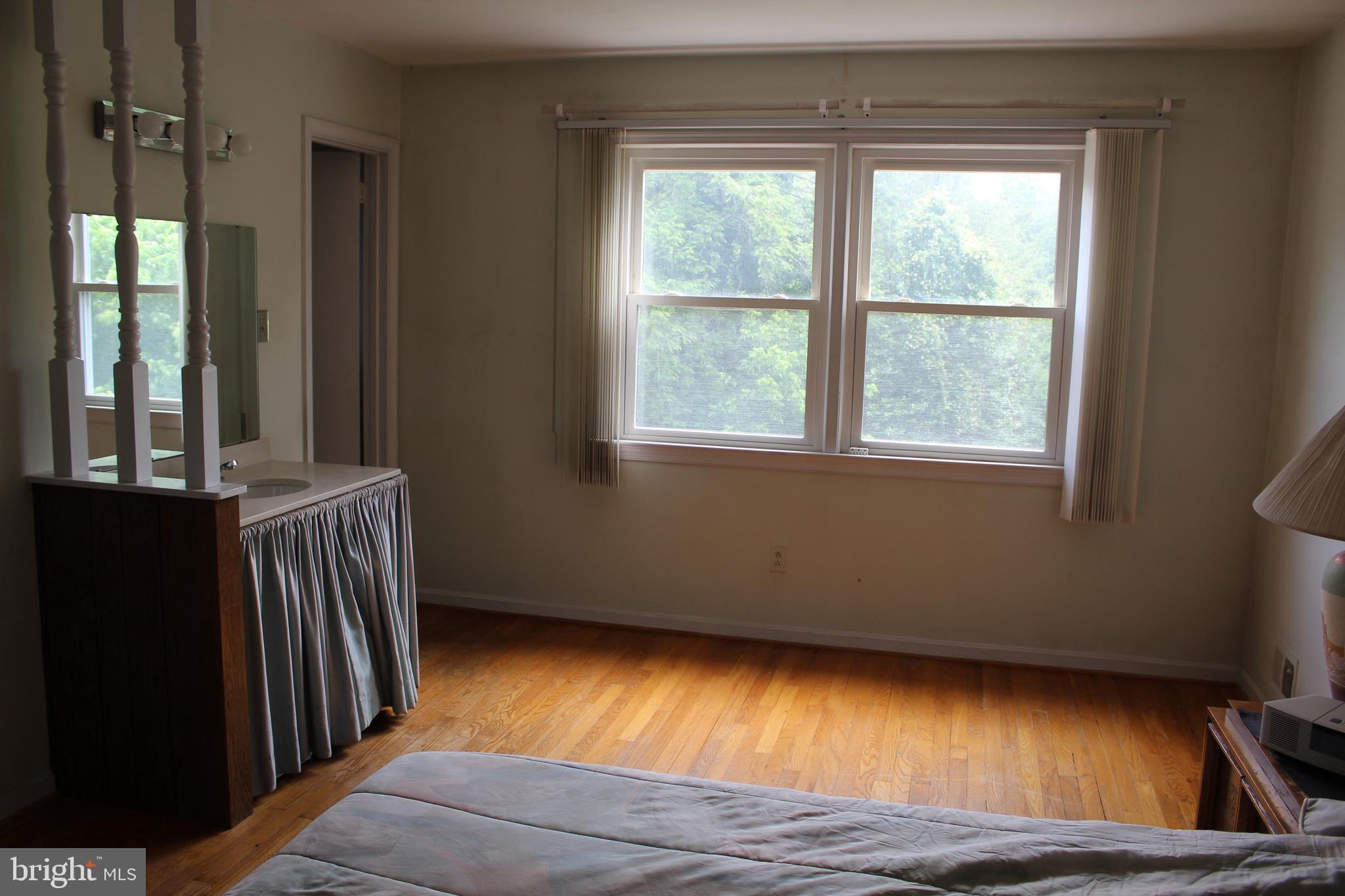 9519 Falls Road Potomac, MD 20854 - Photo 14 of 22 master bedroom