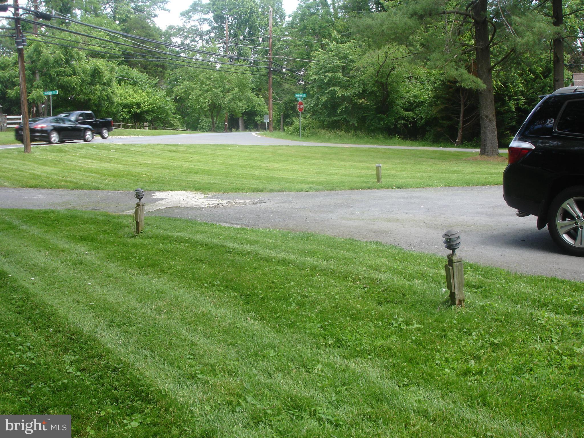 9519 Falls Road Potomac, MD 20854 - Photo 18 of 22 yard