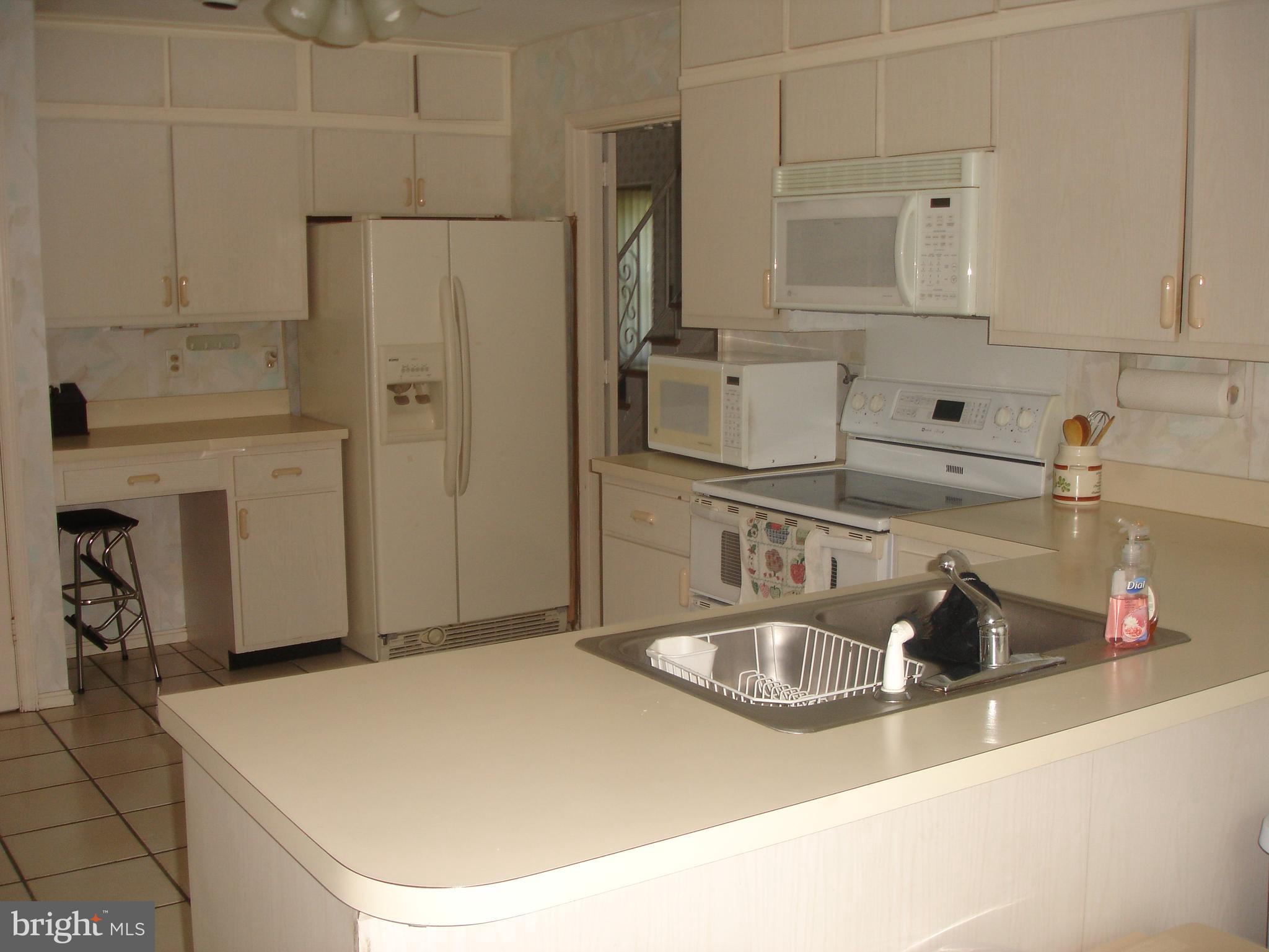 9519 Falls Road Potomac, MD 20854 - Photo 22 of 22 kitchen