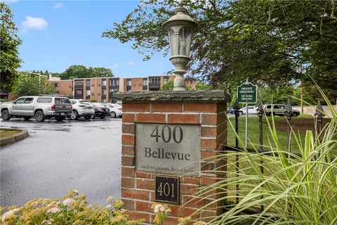 $575,000 | 401 Bellevue Avenue, Unit 308, Newport, RI 02840