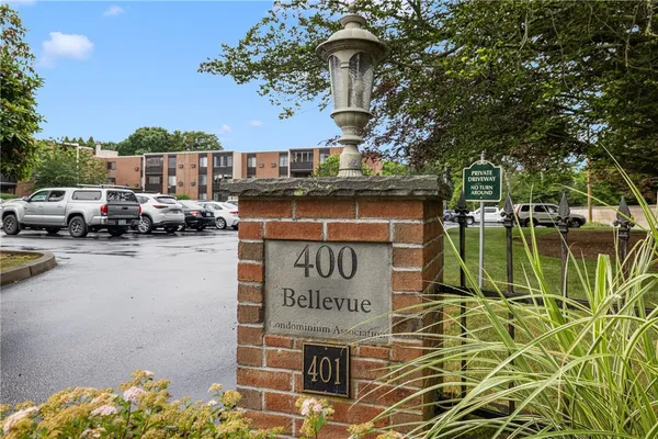 $575,000 | 401 Bellevue Avenue, Unit 308, Newport, RI 02840
