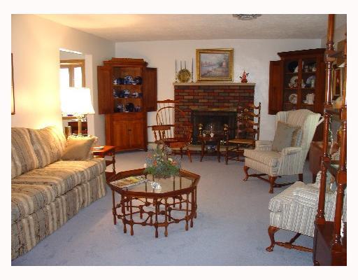 954 McKnight Road Indiana, PA 15701 - Photo 5 of 11 Living Room.