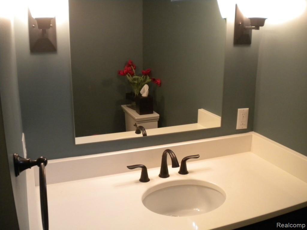 2598 Manchester Road Birmingham, MI 48009 - Photo 16 of 27 2598 Manchester Wolfe 044.jpg