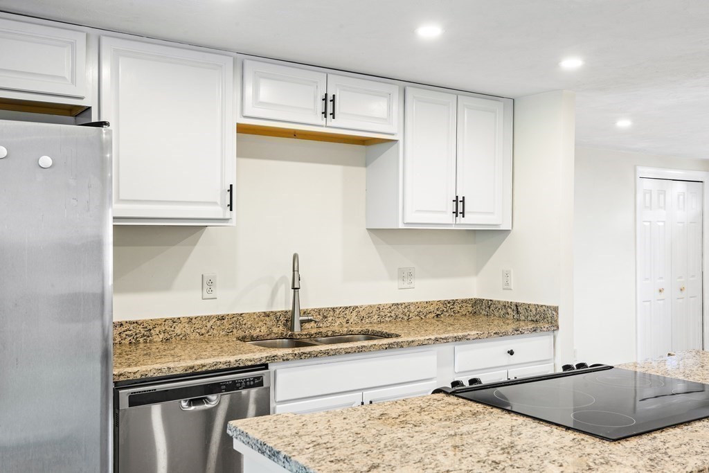 46 Rhodes Circle, Unit 46 Hingham, MA 02043 - Photo 9 of 22 Gallery Image 9